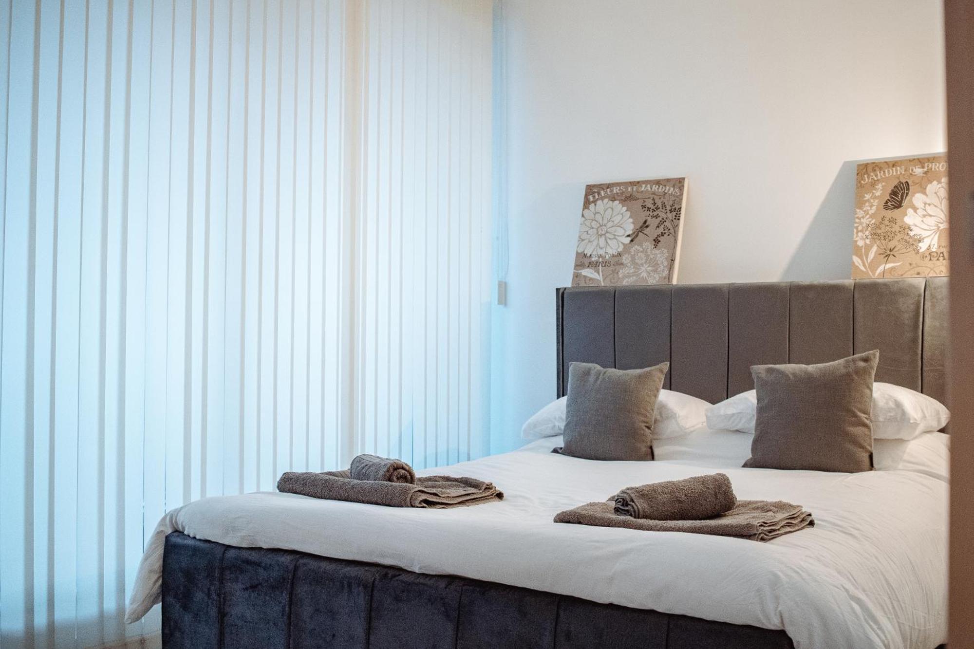 Central & Spacious, Sleeps 8, Perfect For Groups Leeds  Exterior photo