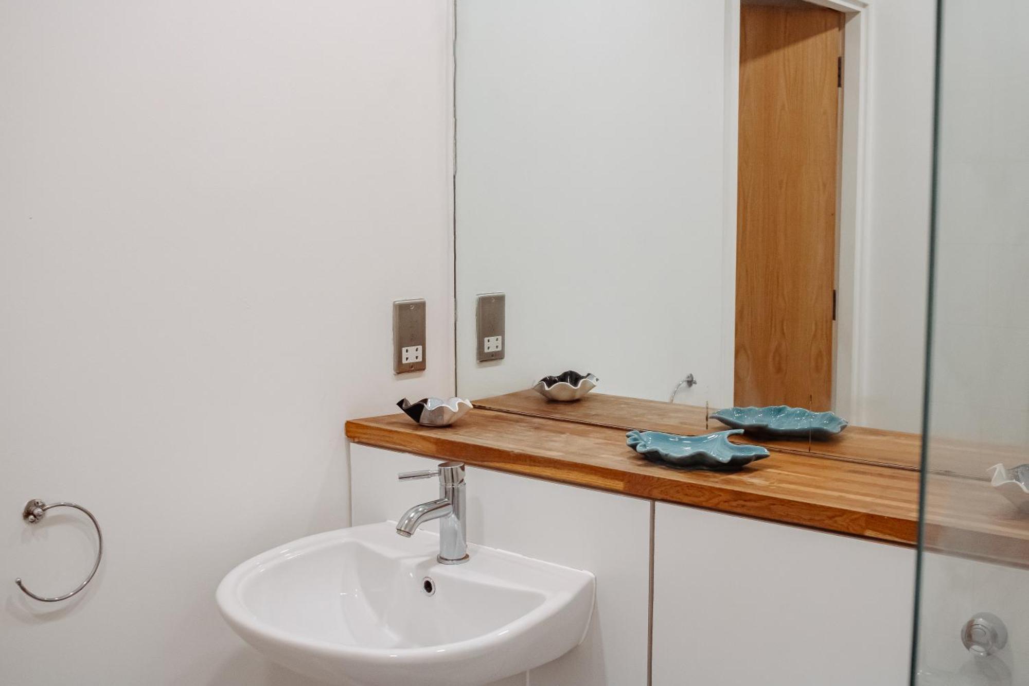 Central & Spacious, Sleeps 8, Perfect For Groups Leeds  Exterior photo