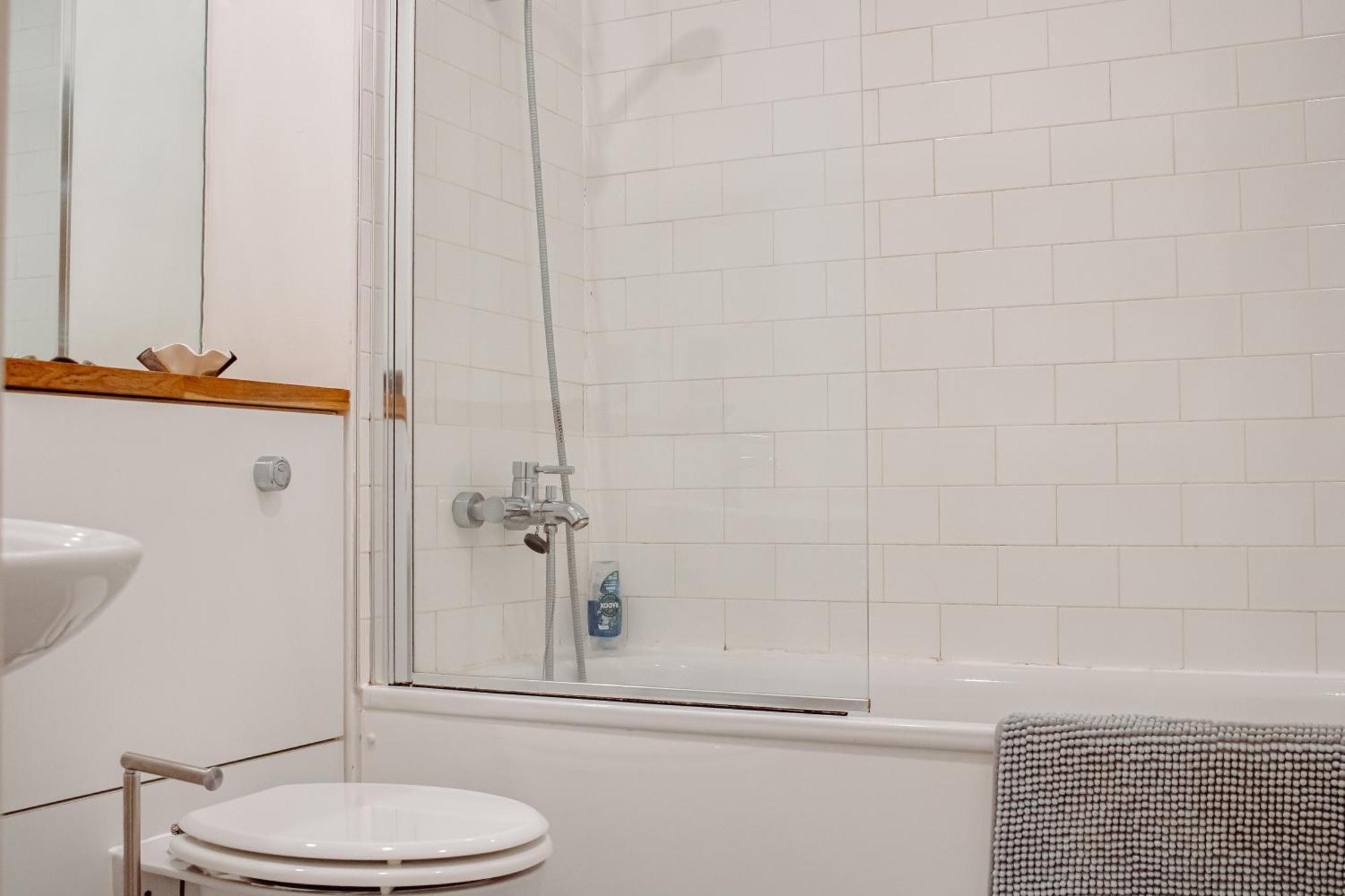 Central & Spacious, Sleeps 8, Perfect For Groups Leeds  Exterior photo