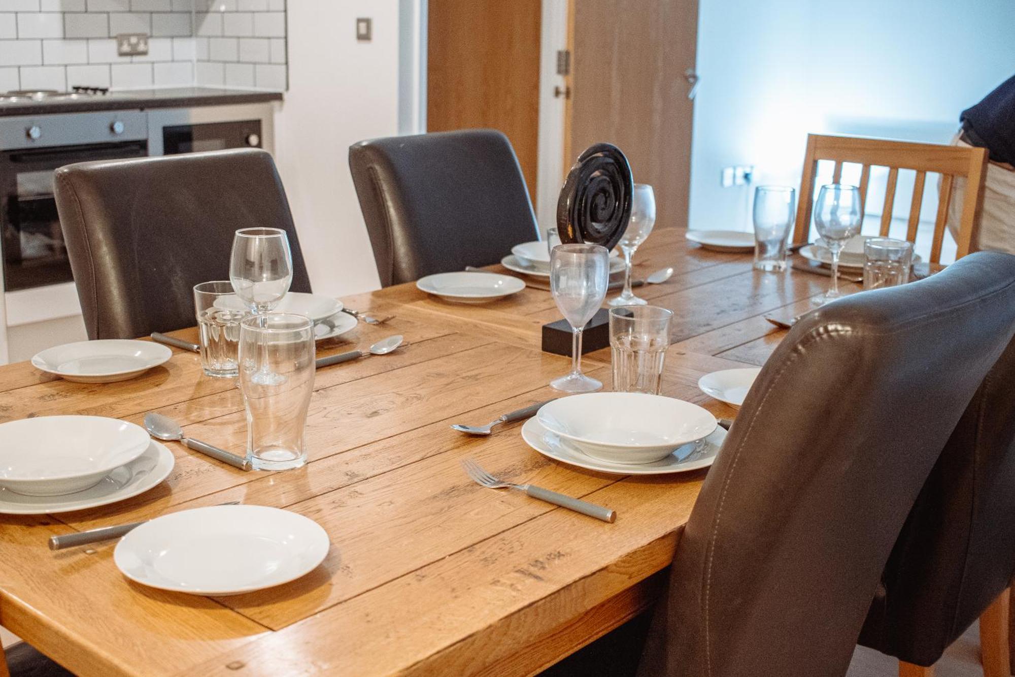 Central & Spacious, Sleeps 8, Perfect For Groups Leeds  Exterior photo