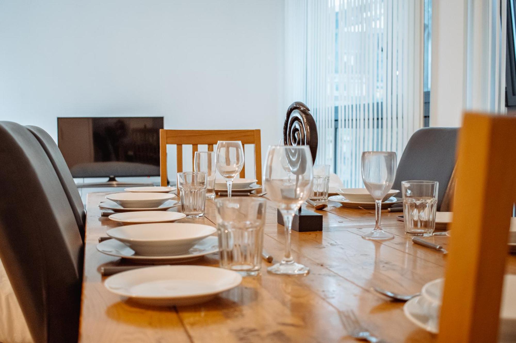 Central & Spacious, Sleeps 8, Perfect For Groups Leeds  Exterior photo