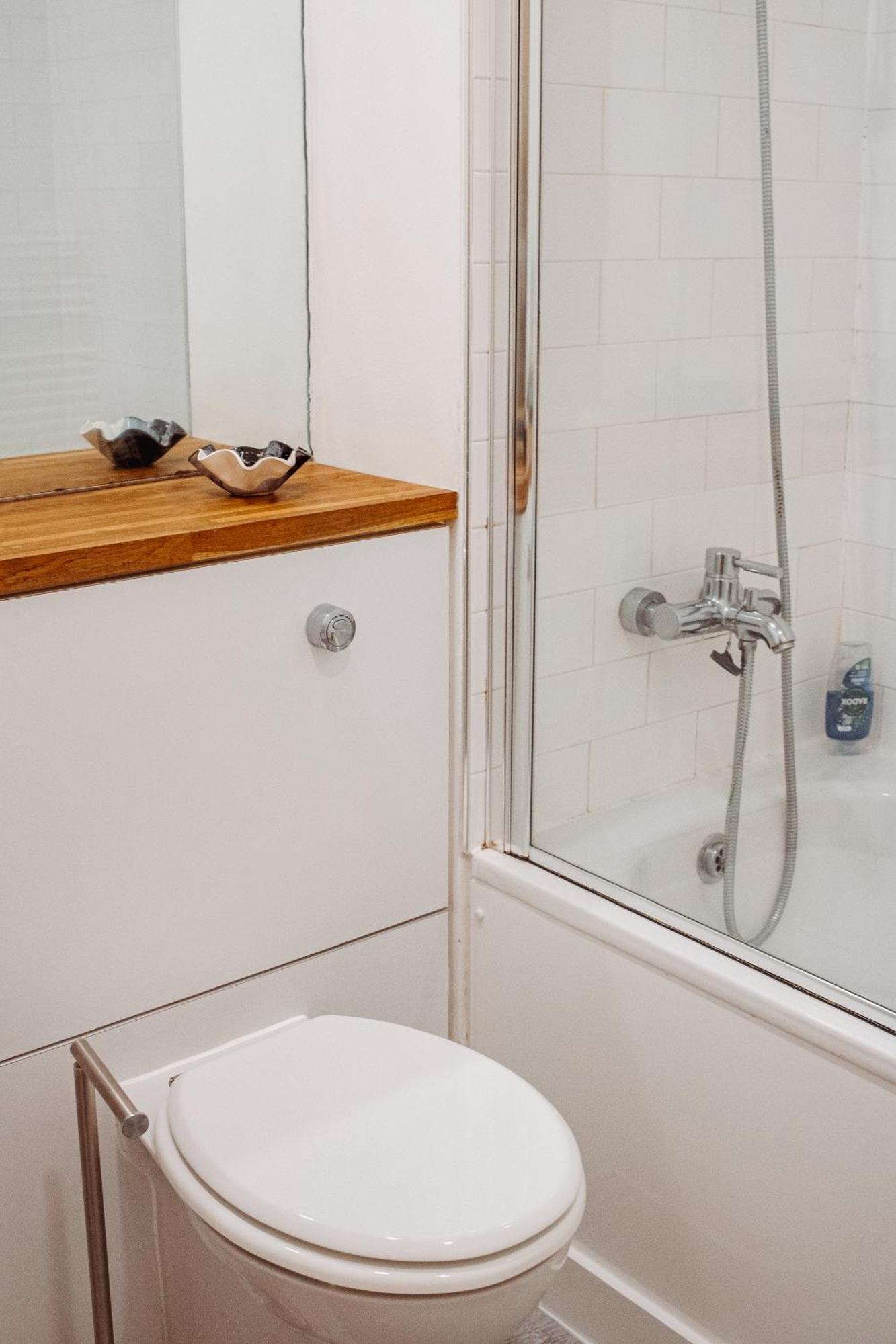 Central & Spacious, Sleeps 8, Perfect For Groups Leeds  Exterior photo