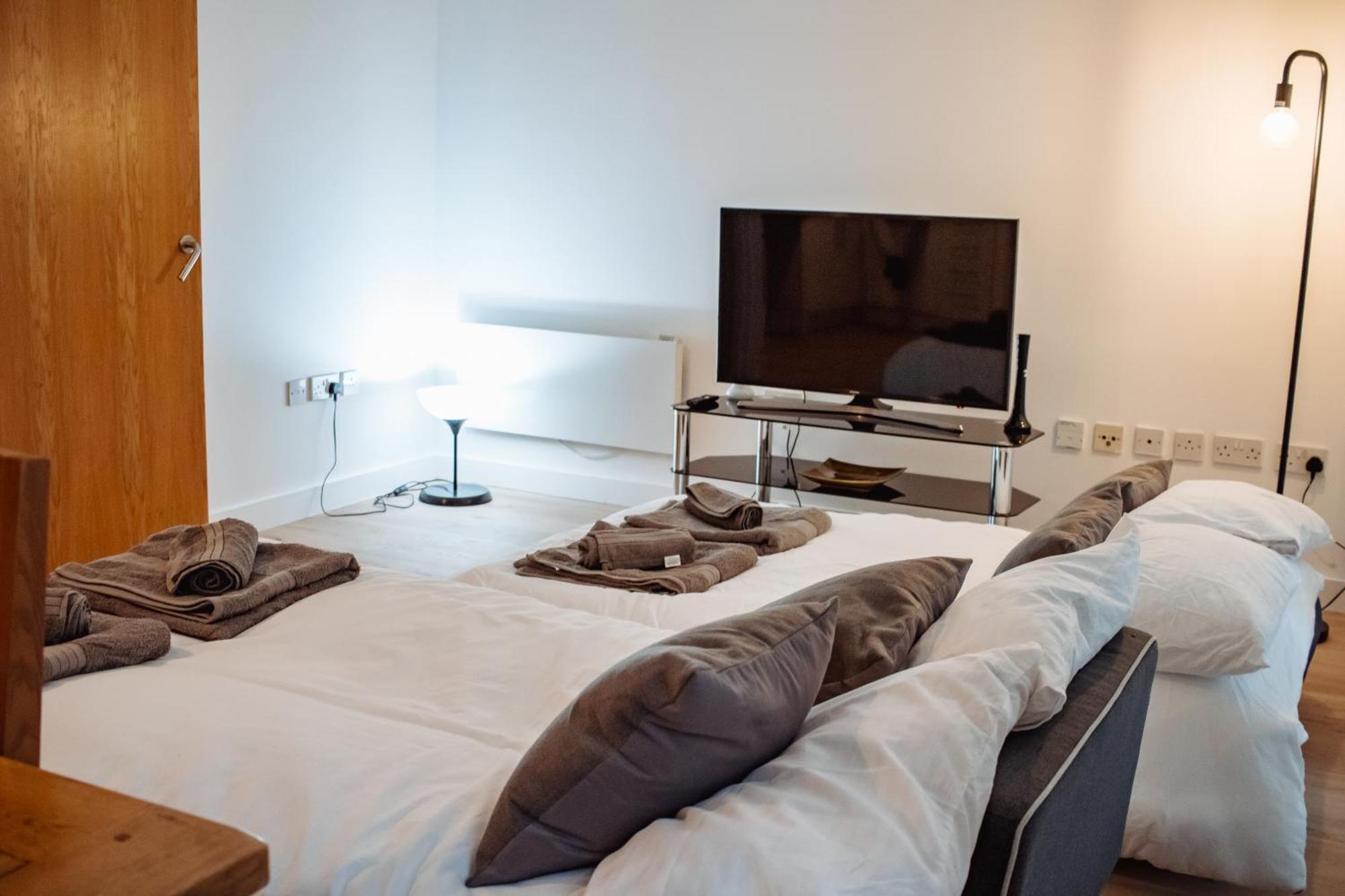 Central & Spacious, Sleeps 8, Perfect For Groups Leeds  Exterior photo