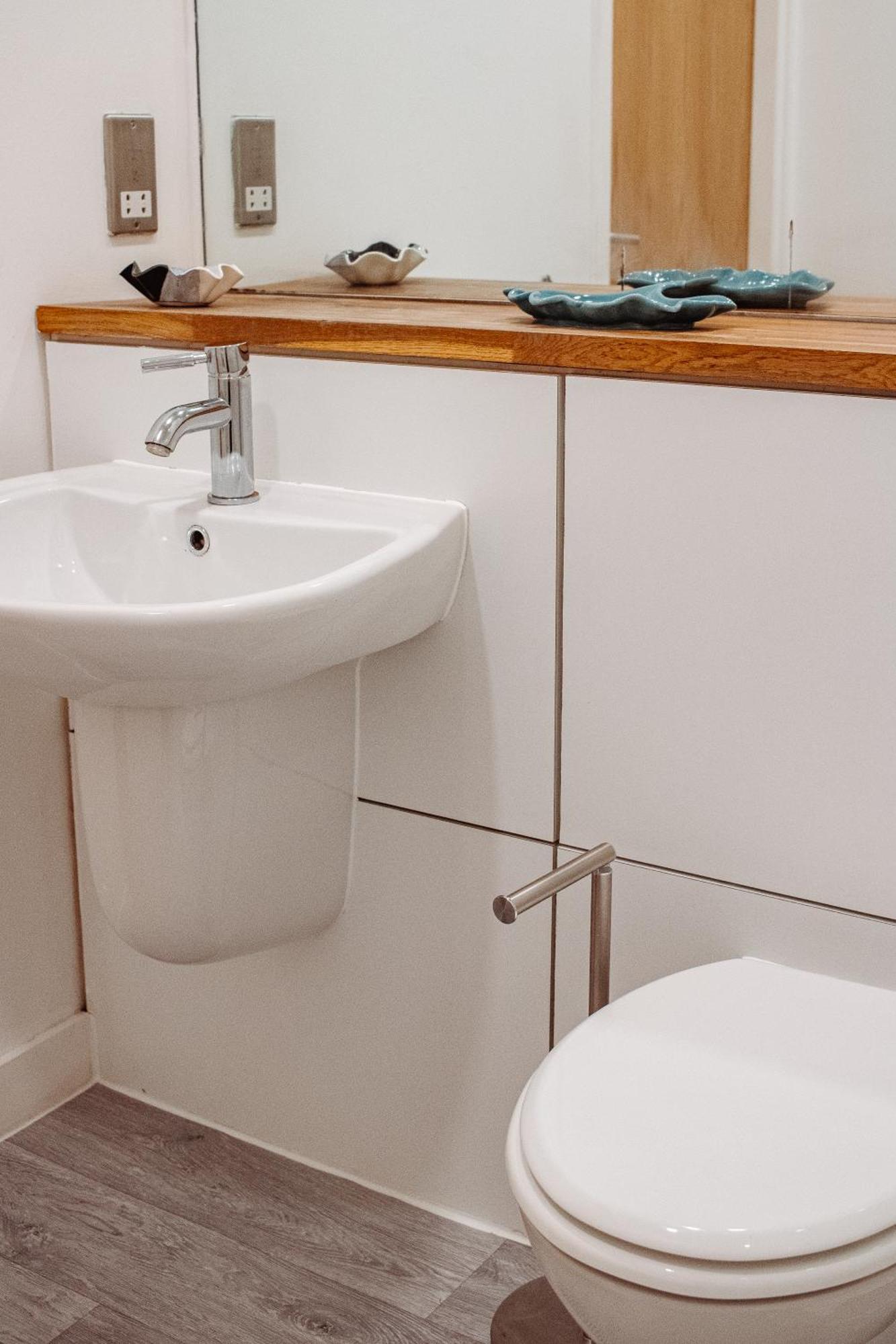 Central & Spacious, Sleeps 8, Perfect For Groups Leeds  Exterior photo